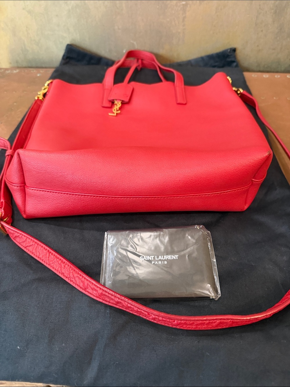 Saint Laurent Toy Leather Shopper Tote with Detachable Strap - Picture 5 of 15